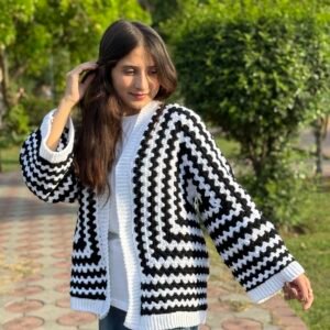 B-Handmade Hexagon Cardigan in Black & white